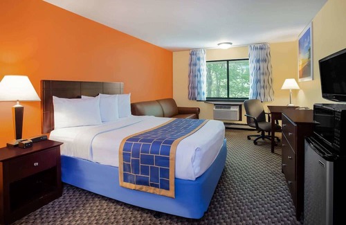 Stevens Point Hotel | Days Inn & Suites by Wyndham Stevens Point