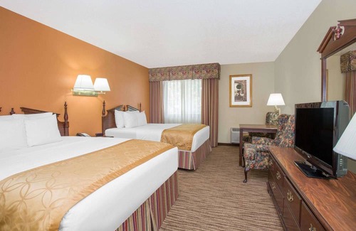 Gallup Hotel | Days Inn & Suites by Wyndham Red Rock-Gallup