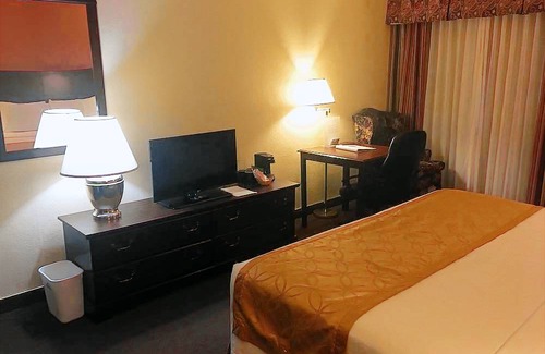Gallup Hotel | Days Inn & Suites by Wyndham Red Rock-Gallup