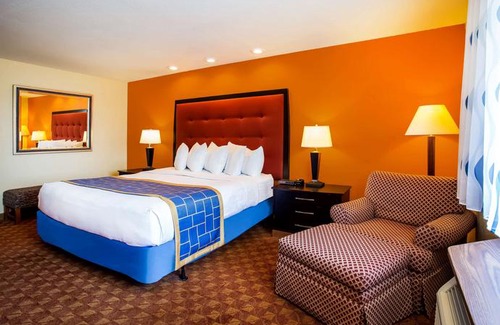 Stevens Point Hotel | Days Inn & Suites by Wyndham Stevens Point