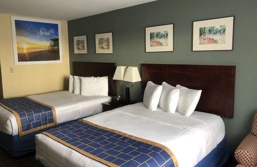 Stevens Point Hotel | Days Inn & Suites by Wyndham Stevens Point