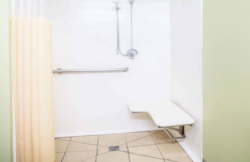 Swainsboro Hotel | Days Inn & Suites by Wyndham Swainsboro
