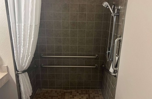 Columbus Hotel | Days Inn & Suites by Wyndham Columbus NE