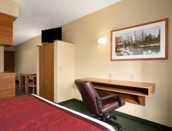 Lafayette Hotel | Days Inn & Suites by Wyndham Lafayette IN