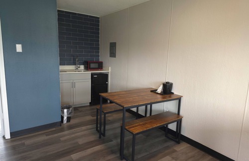 Port Huron Hotel | Days Inn & Suites by Wyndham Port Huron