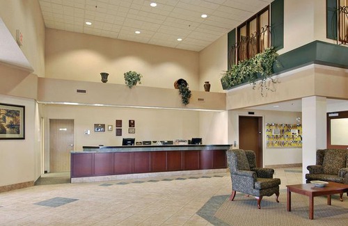 Winkler Hotel | Days Inn & Suites by Wyndham Winkler
