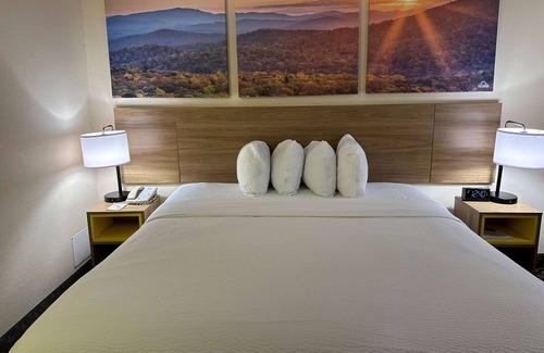 Eunice Hotel | Days Inn & Suites by Wyndham Eunice