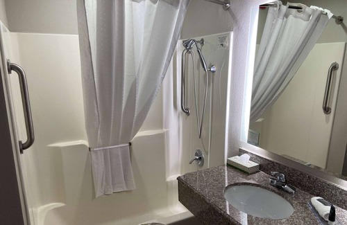Tahlequah Hotel | Days Inn & Suites by Wyndham Tahlequah