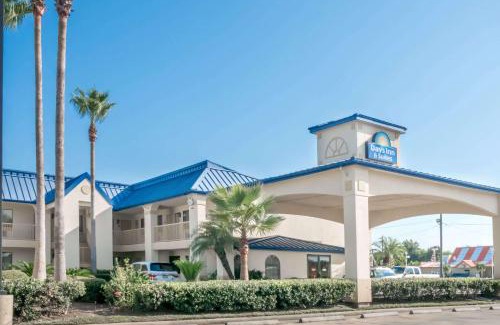 Winnie Hotel | Days Inn & Suites by Wyndham Winnie