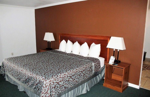 Murphys Corner Hotel | Days Inn by Wyndham Everett