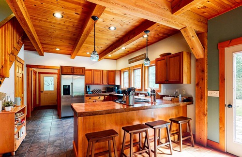 Kingfield House | Dazzling dog-friendly lodge with stunning views, game room, firepit & W/D
