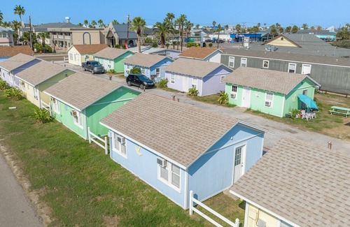Old Town Cottage | DB 12-Even Keel, 2 BR, 1 Bath Cottage with Kitchenette, Walk to Beach, Dogs OK!