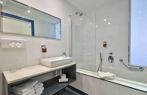 Għadira Resort | db Seabank Resort and Spa