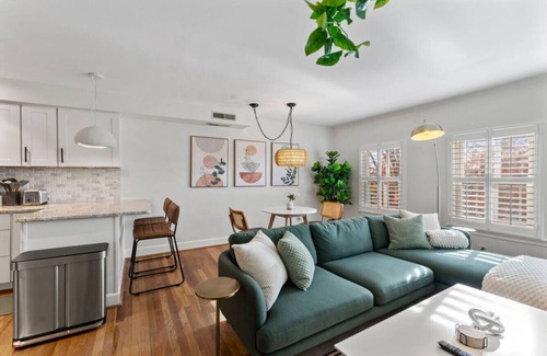 Shaw House | DC Boho Loft | Top Floor Cozy 1BR/1BA by DCottage
