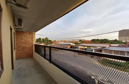 Shah Alam House | DC Garden Homestay 6 with Netflix, WiFi & Private Balcony in Shah Alam