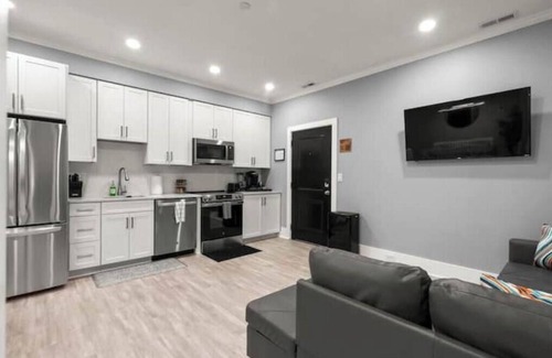 Kingman Park Apartment | DC Penthouse: Rooftop+Views+3BD+Private Parking