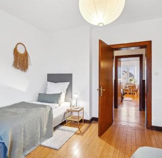 Andernach Apartment | DDHomes 4 Raum Wohnung 7 Betten mit Terrasse Nähe Andernach am Rhein