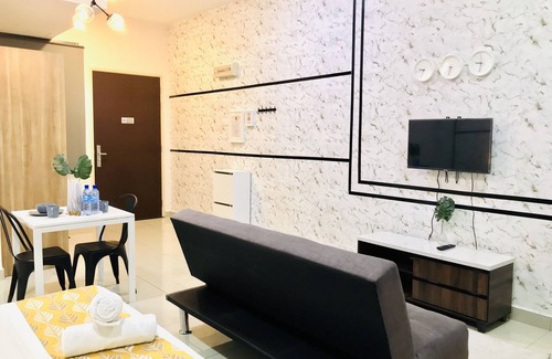 Taman Mount Austin Apartment | De’ Acacia Suite by HFS {LakeView+WiFi+HighFloor}