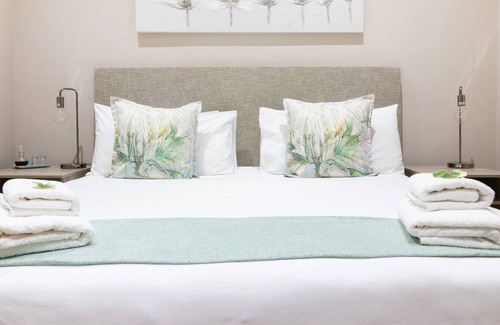 Oudtshoorn House | De Akker Guest House - luxurious king