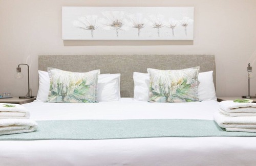 Oudtshoorn House | De Akker Guest-house- Tripple