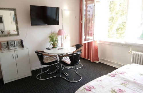 Halensee Apartment | Living on the famous Kurfürstendamm