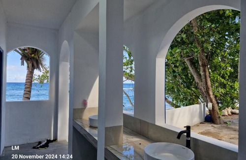 Langowan Resort | De BOUGENVILLE Tulap Beach Front