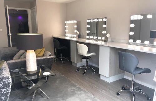 Nantgarw House | De Courceys Manor Suites & Cottages
