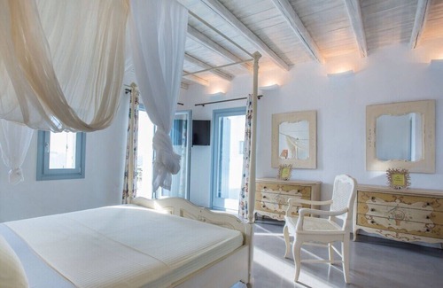 Chrissi Akti Villa | De Luxe Villa with Sea View and Pool