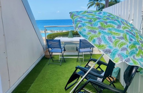 Nettle Bay Apartment | Deja Blue - Cozy Beachfront Condo - Nettle Bay Beach Club