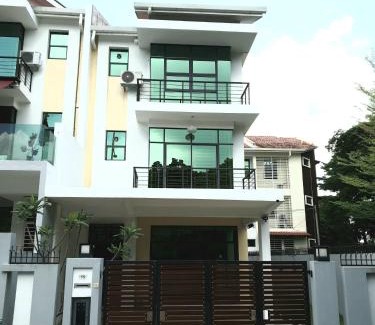 Bayan Lepas House | De Nest Holiday home