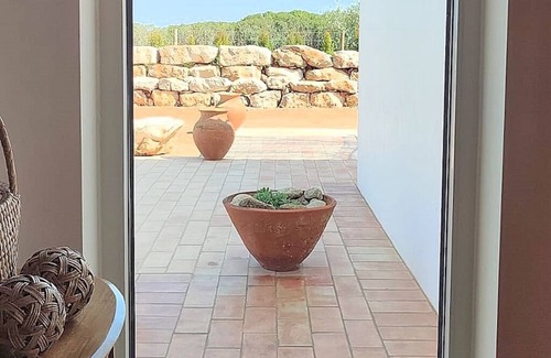 Serra da Azoia Cottage | de Pedra e CalnnWhere the Sky meets the Sea
