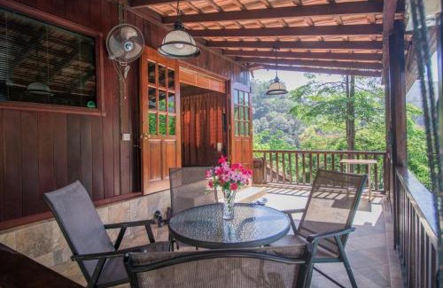 Pantai Bed & Breakfast | De Serenity - Exclusive Jungle Retreat