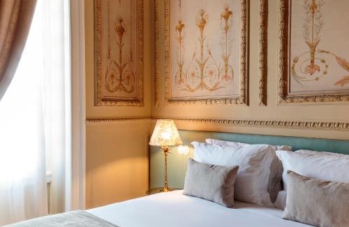 Lisbon Old Town House | Dear Lisbon - Valmor Palace
