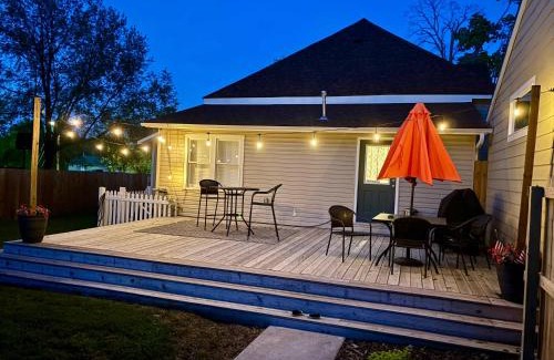 Siloam Springs House | Decca's Uptown Oasis