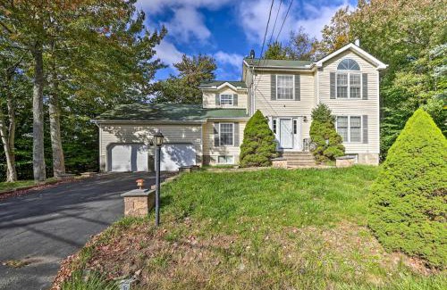 Tobyhanna House | Deck and Backyard Tobyhanna Family Home