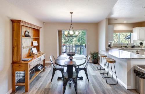 Pinetop-Lakeside House | Deck and Game Room Lakeside Blue Jay Chalet Cabin