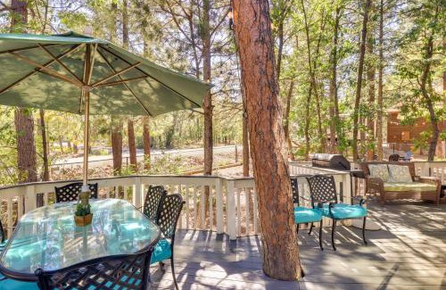 Pinetop-Lakeside House | Deck and Game Room Lakeside Blue Jay Chalet Cabin