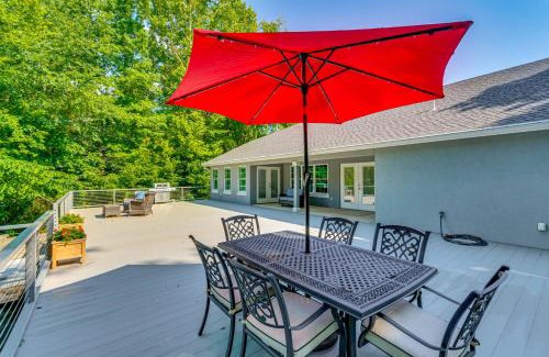 Heber Springs House | Deck and Gas Grill Riverfront Home in Heber Springs