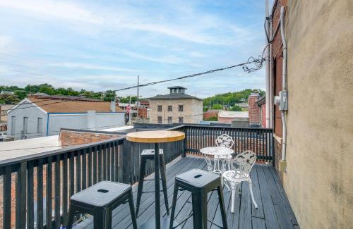 Hannibal Apartment | Deck and River View Loft in Downtown Hannibal