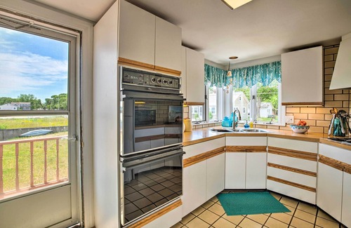 Wareham Center Cottage | Deck & Beach Access: Waterfront Cape Cod Cottage