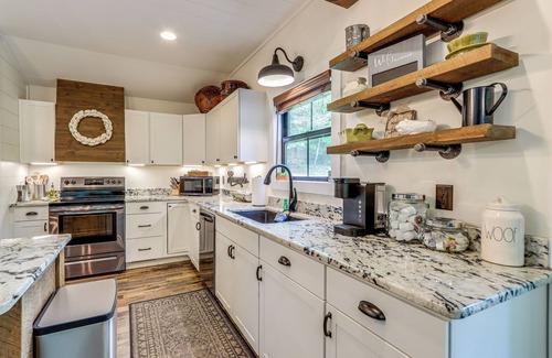 Ellijay Cottage | Deck & Fire Pit Bliss: Mountaintown Creek Cottage!