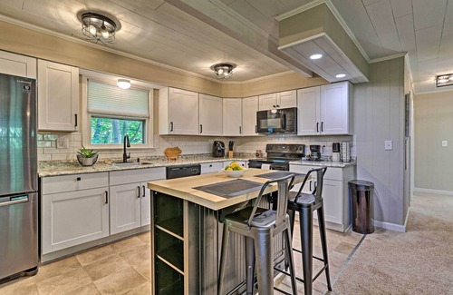 East Stroudsburg House | Deck & Gas Grill: Modern East Stroudsburg Home!