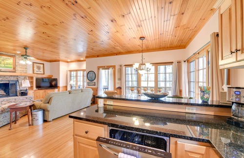 Cashiers Condo | Deck & Golf Course Views: Inviting Cashiers Condo