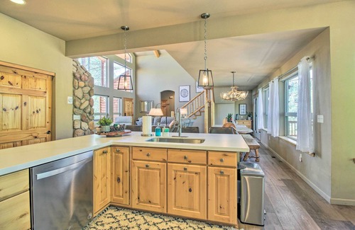 Sierra Pines Cottage | Deck, Grill & Fire Pit: Spacious Show Low Hideaway