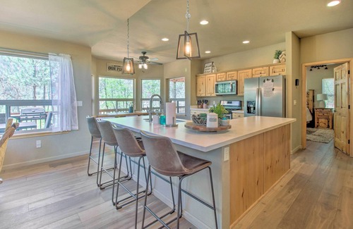 Sierra Pines Cottage | Deck, Grill & Fire Pit: Spacious Show Low Hideaway