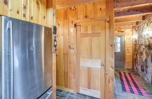 Athens Cabin | Deck, Lake Access: Family-Friendly Cabin in Athens