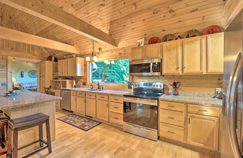 Hays Cabin | Deck & Mtn Views: Blue Ridge Cabin Near Hiking