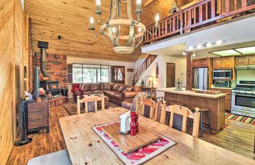 Overgaard House | Deck, Porch and Grill Heber-Overgaard Getaway!