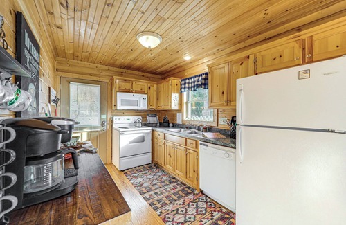 Purlear Cabin | Deck & Views: Blue Ridge Mountain Cabin