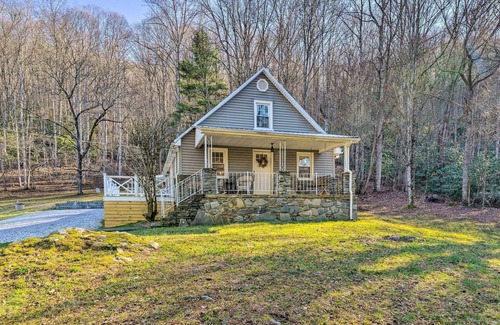 Frank House | Deck + Views: Spacious Newland Home!